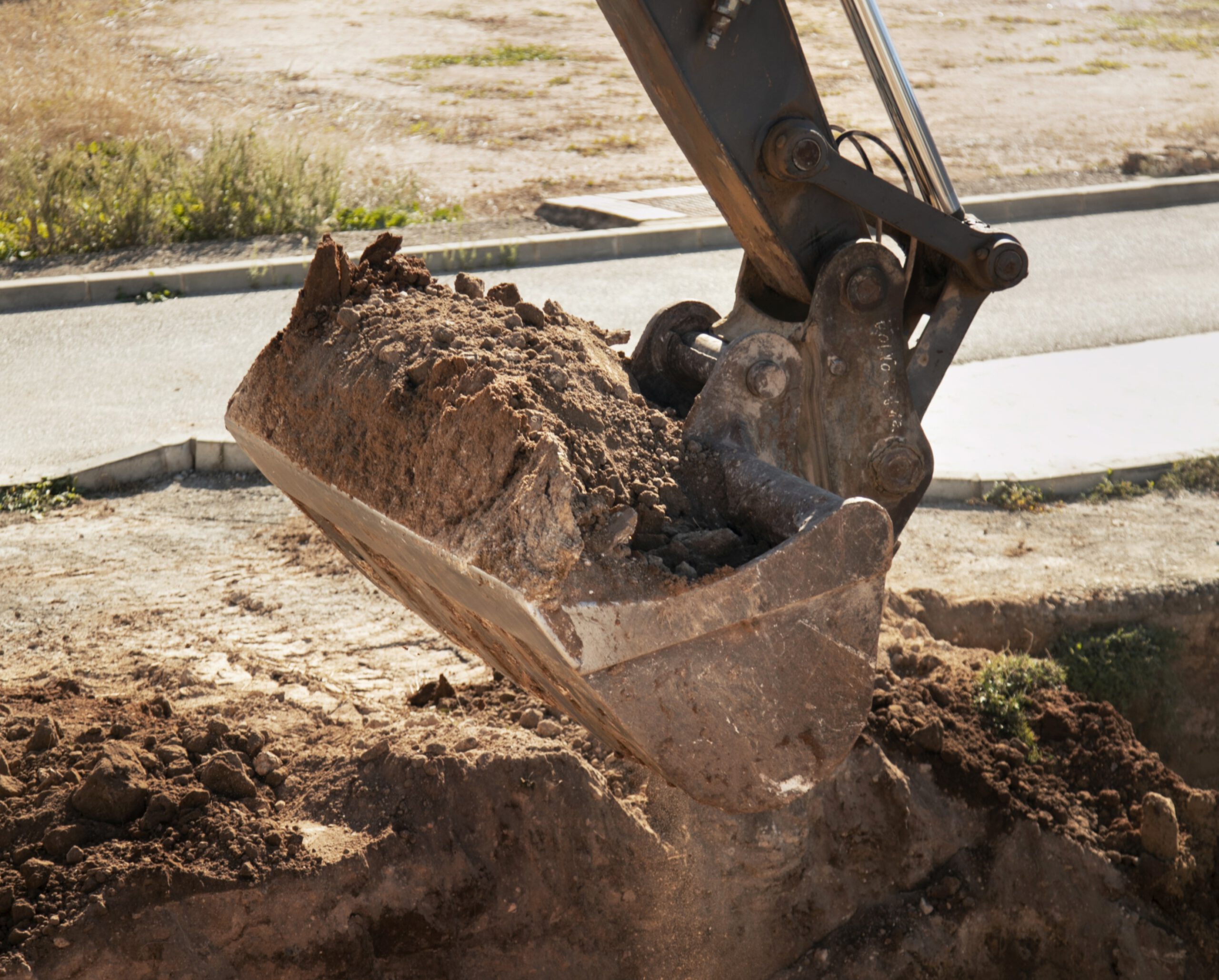 heavy-excavator-digging-day-light-outdoors (1)2